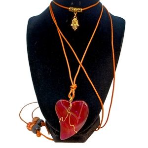 Heart-shaped gemstone leather lasso